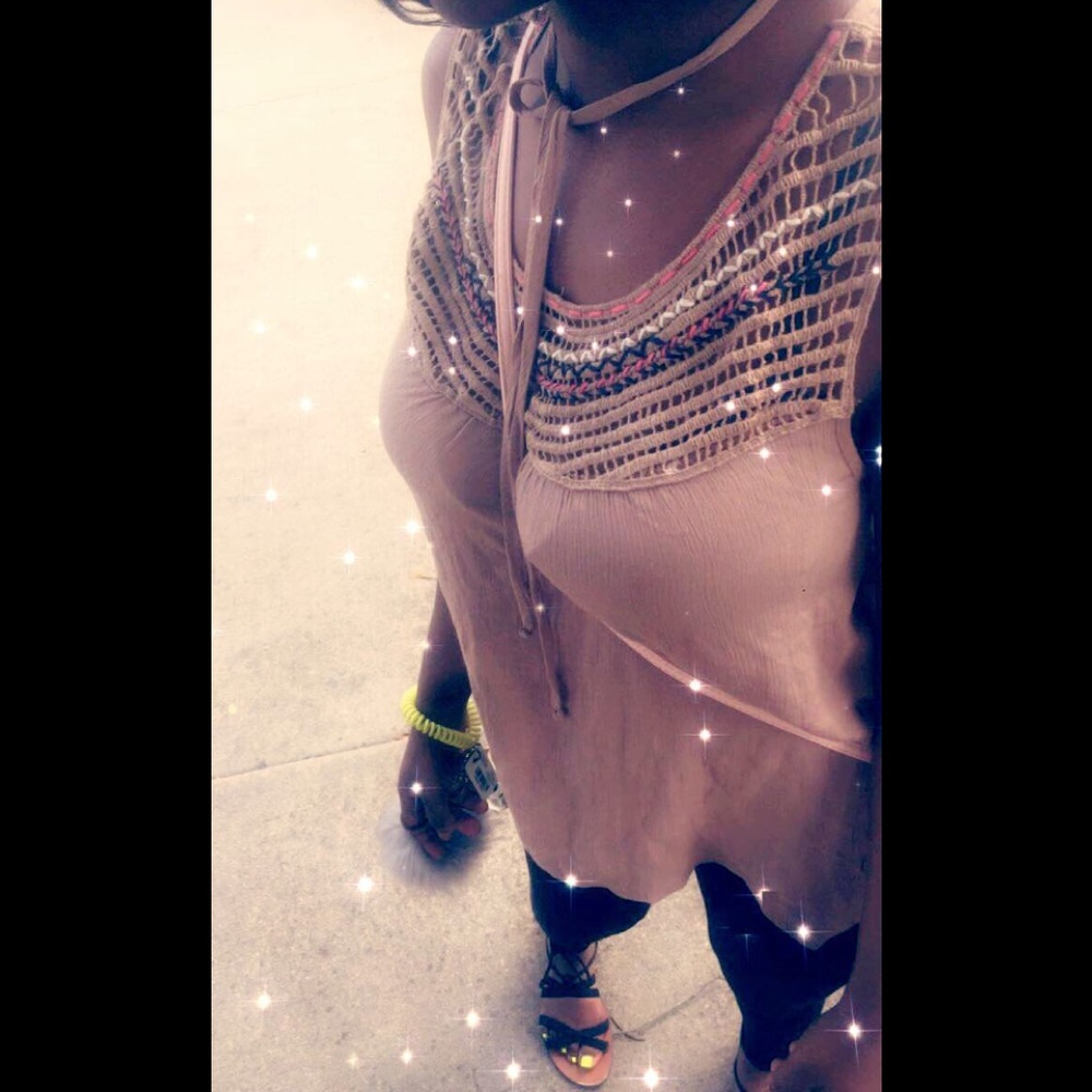 Cream tribal shirt💅🏾